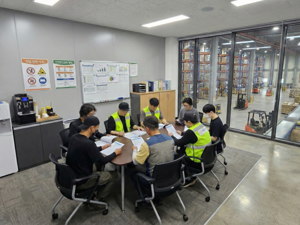 바로솔루션즈 물류도급 물류대행 메인이미지.png